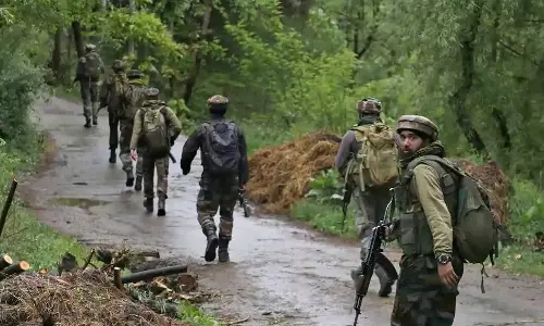 மகாராஷ்டிராவில் போலீஸ் என்கவுன்டர்- 4 நக்சலைட்கள் பலி