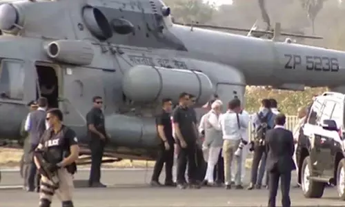 தேர்தல் பிரசாரத்திற்கு அரசு ஹெலிகாப்டர் பயன்படுத்திய மோடி - பிரசாந்த் பூஷன் விமர்சனம்