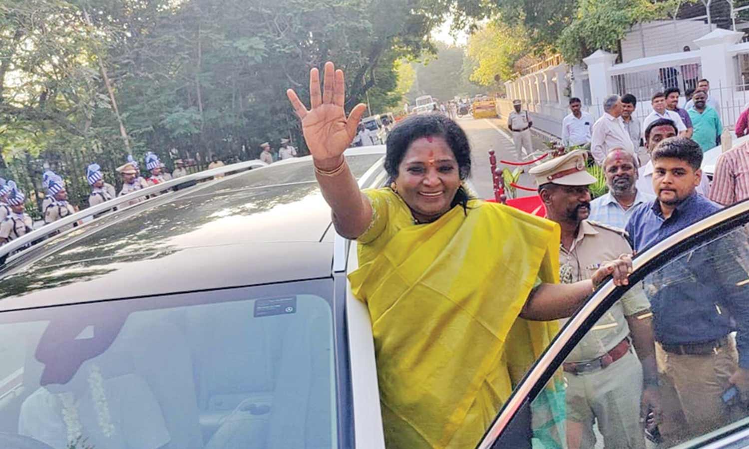 மக்கள் பணியில் இருந்து என்னை பிரிக்க முடியாது- தமிழிசை உருக்கம்