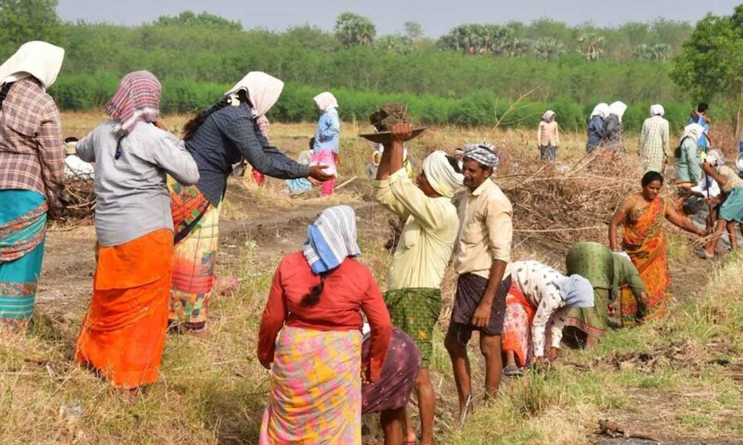 மகாத்மா காந்தி தேசிய ஊரக வேலை உறுதித்திட்டத்தின்  ஊதிய தொகை ரூ.400-ஆக உயர்த்தப்படும்- தி.மு.க. தேர்தல் அறிக்கை