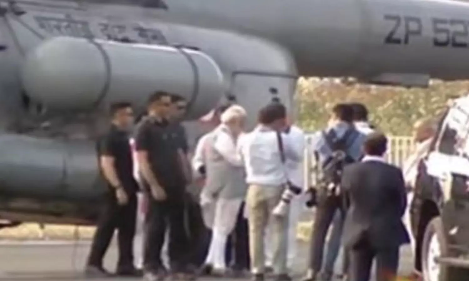 பிரதமர் மோடி விமானப்படை விமானத்தை பயன்படுத்தியதில் தேர்தல் விதி மீறல்: கலெக்டரிடம் காங்கிரஸ் புகார் பிரதமர் மோடி விமானப்படை விமானத்தை பயன்படுத்தியதில் தேர்தல் விதி மீறல்: கலெக்டரிடம் காங்கிரஸ் புகார்