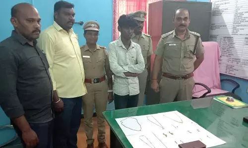 பூட்டிய வீட்டில் நகை திருடிய வாலிபர் கைது