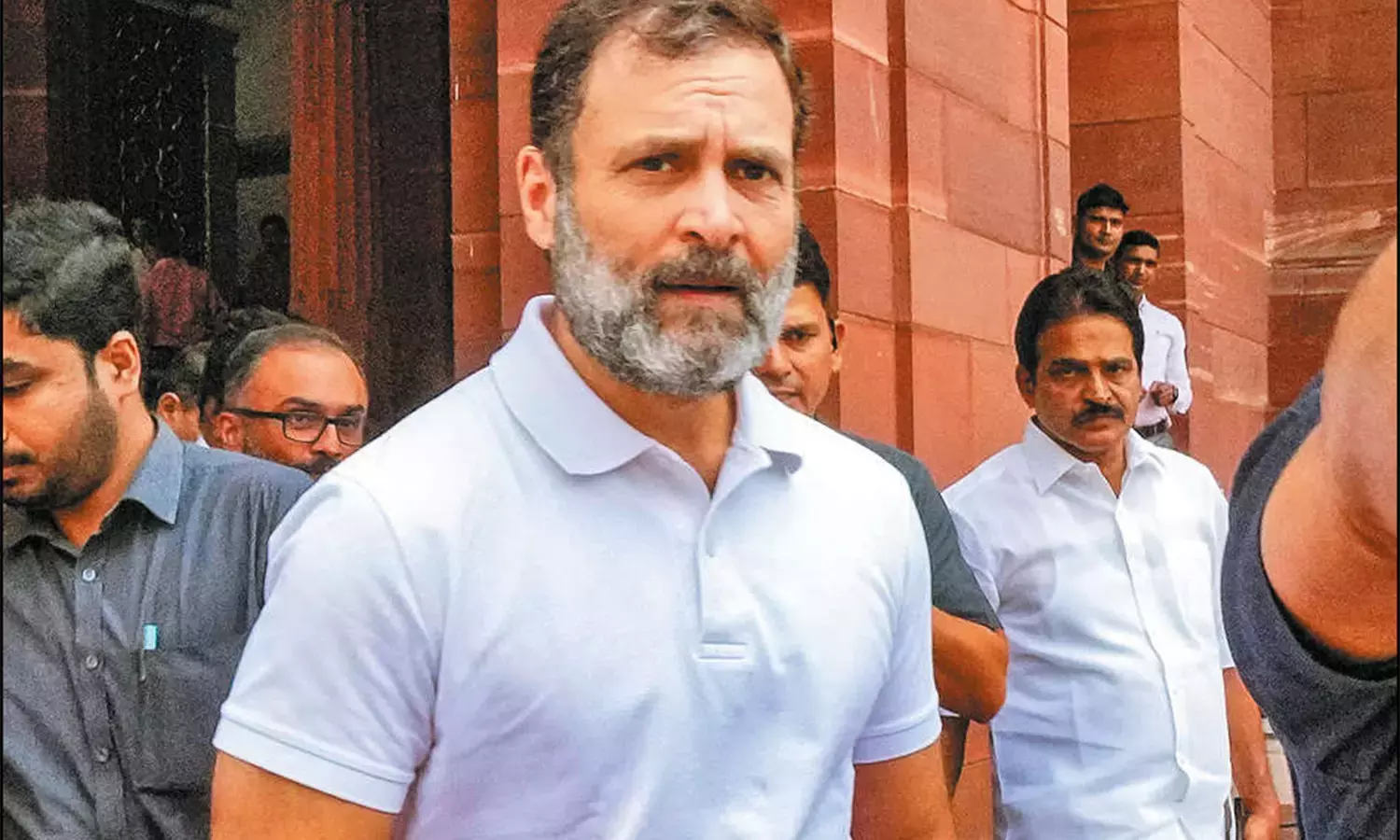 அசுர சக்திக்கு எதிராகவே எங்கள் போராட்டம்: ராகுல் காந்தி ஆவேசம்