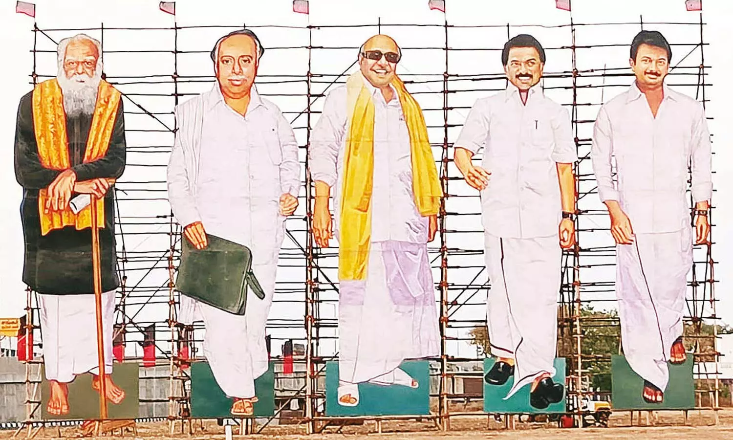 தேர்தல் பிரசார பொதுக்கூட்டத்தில் வைக்கப்பட்டுள்ள தலைவர்களின் கட்-அவுட்