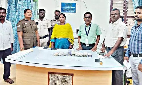 ஸ்ரீவில்லிபுத்தூர், அருப்புக்கோட்டையில் பறக்கும்படை சோதனையில் ரூ.3 லட்சத்து 69 ஆயிரம் பறிமுதல்