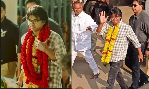 கேரள ரசிகர்களின் அன்பு வெள்ளத்தில் விஜய்