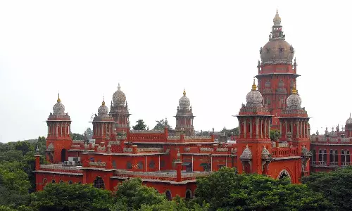 தேர்தல் நாளில் விடுமுறை விடுவதால் அனைவரும் வாக்களிக்க வேண்டும் என்று எப்படி கட்டாயப்படுத்த முடியும்?- ஐகோர்ட்