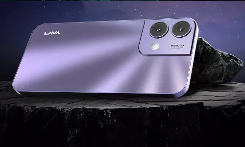 ரூ. 7999 விலையில் 8GB ரேம், கிளாஸ் பேக் கொண்ட ஸ்மார்ட்போன் அறிமுகம்