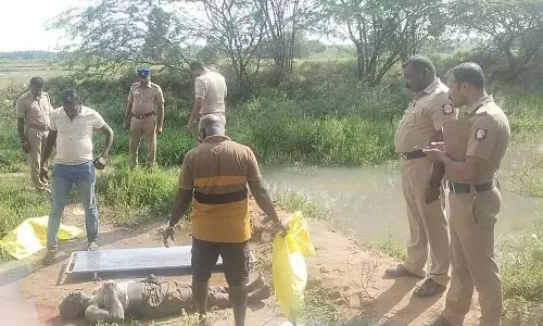 திசையன்விளையில் லாரி டிரைவர் வெட்டிக்கொலை