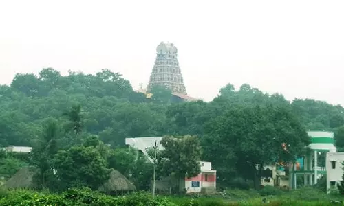 குன்றே மயில் தோகை போல் காட்சியளிக்கும் மயிலம் முருகன் கோவில்