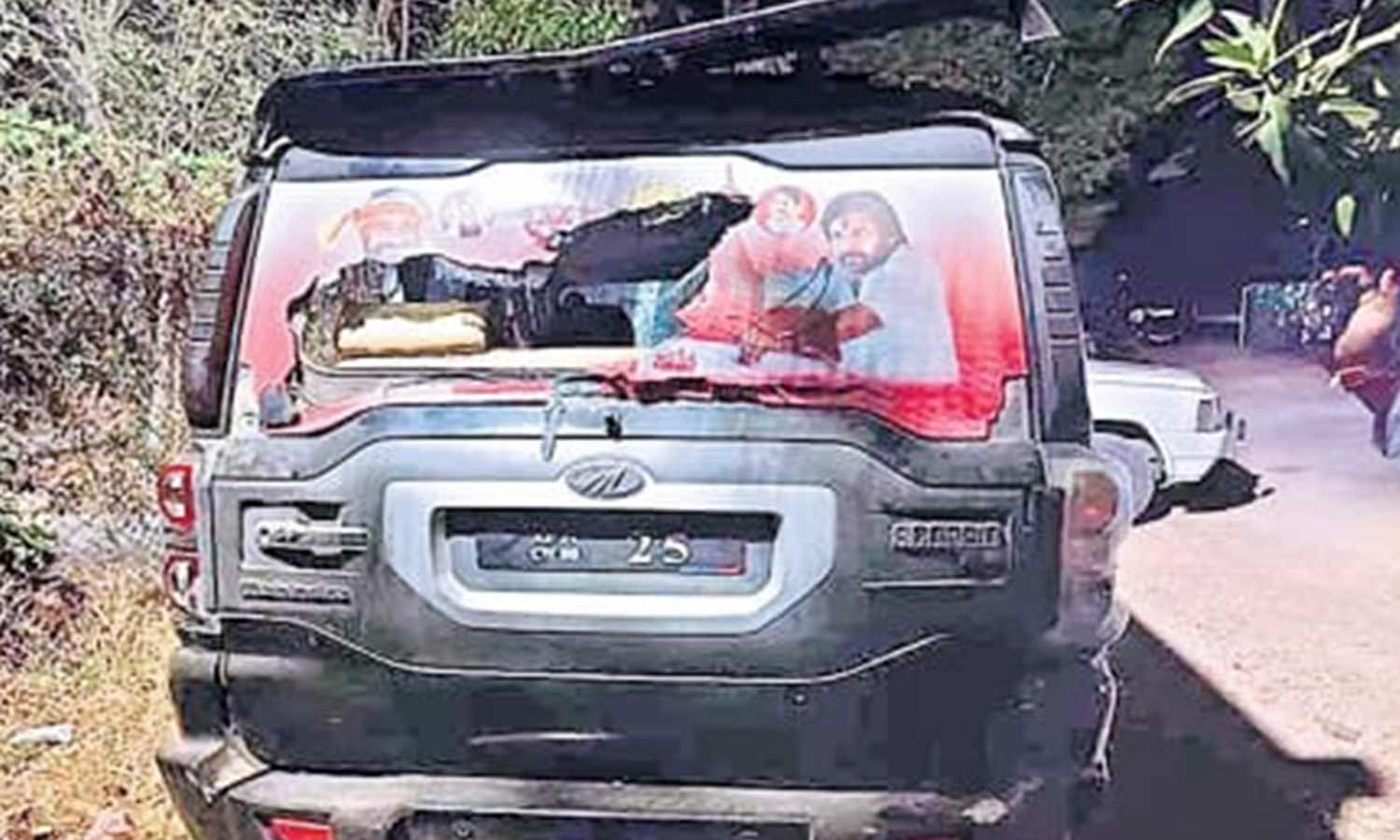 தேர்தல் பிரசாரத்தில் தெலுங்கு தேசம் வேட்பாளர் கார் கண்ணாடிகள் உடைப்பு