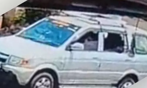 அரசு பள்ளி மாணவனை காரில் கடத்த முயற்சி- மர்மநபர்களுக்கு போலீசார் வலைவீச்சு