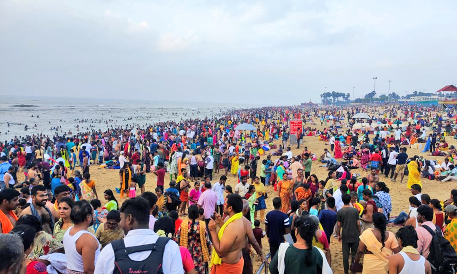 பங்குனி உத்திர திருவிழா: திருச்செந்தூரில் அலைமோதிய பக்தர்கள் கூட்டம்