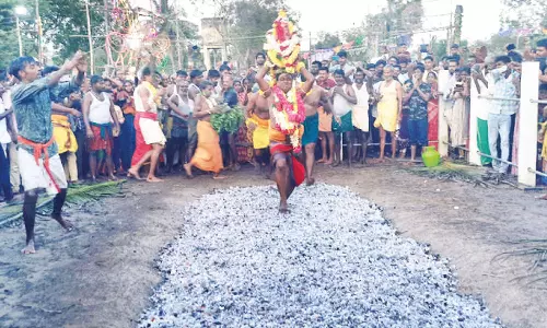 திருக்கடையூர் மகா முத்துமாரியம்மன் கோவில் தீமிதி திருவிழா