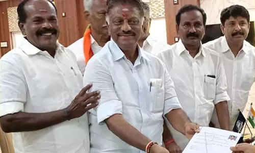 ராமநாதபுரத்தில் சுயேட்சை வேட்பாளராக வேட்பு மனு தாக்கல் செய்தார் ஓபிஎஸ்