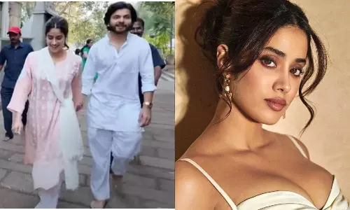 காதலனுடன் முட்டிப் போட்டு ஏறிய ஜான்வி கபூர்