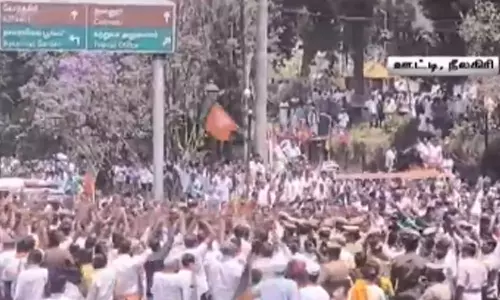 ஒரே நேரத்தில் திரண்ட அ.தி.மு.க. - பா.ஜ.க. தொண்டர்கள் - தள்ளுமுள்ளு - தடியடி