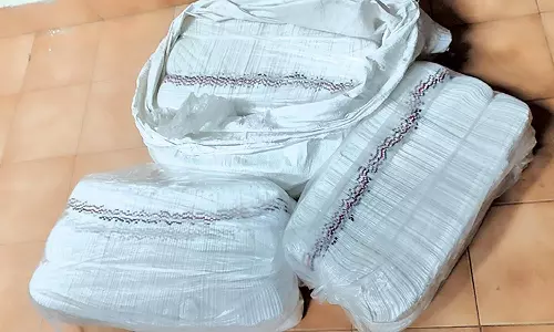 துறையூர் அருகே கைத்தறி துண்டுகள் பறிமுதல்