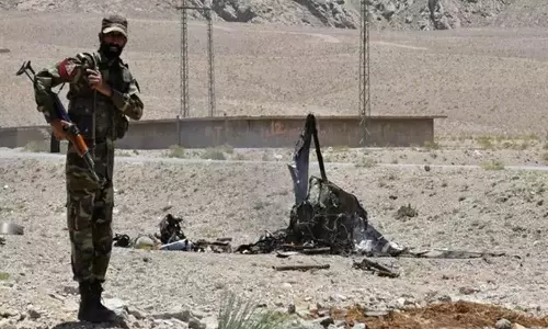 பாகிஸ்தானில் விமானப்படை தளம் மீது தாக்குதல்