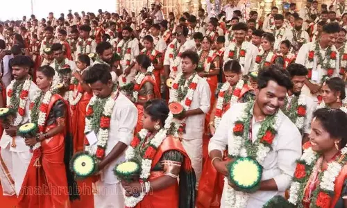 பழங்குடியின சமூகத்தினர் 216 பேருக்கு ஓரே மேடையில் திருமணம்- ஆசிய சாதனை புத்தகத்திலும் இடம் பிடித்தது