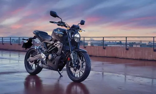 வேற லெவல் அப்டேட்களுடன் ஹோண்டா CB125R அறிமுகம்