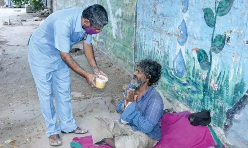 ஆதரவற்றோருக்கு அன்னம் வழங்கும் மதுரையின் அட்சயப் பாத்திரத்திற்கு உதவலாமே!