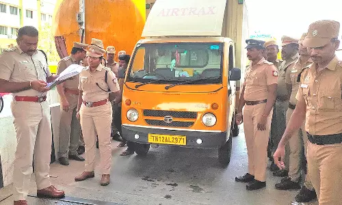 10 சோதனை சாவடிகளிலும் 24 மணி நேரமும் கண்காணிப்பு: போலீஸ் சூப்பிரண்டு பேட்டி