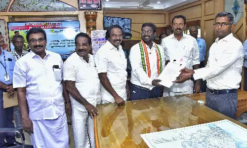 கன்னியாகுமரி பாராளுமன்ற தொகுதி- வேட்பு மனுவை தாக்கல் செய்தார் விஜய் வசந்த்