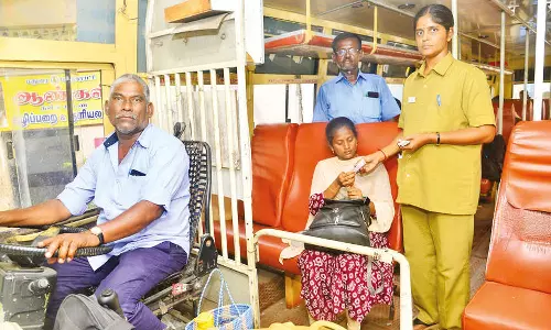 பெண்களால் எல்லா துறையிலும் சாதிக்க முடியும்: அரசு போக்குவரத்து கழக பெண் கண்டக்டர்