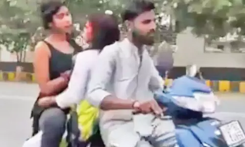 மோட்டார் சைக்கிளில் ரொமான்ஸ் - இளம்பெண்களுக்கு ரூ.80000 அபராதம்