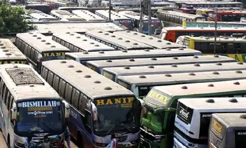 தொடர் விடுமுறை எதிரொலி: தனியார் ஆம்னி பஸ்களில் கட்டணம் 3 மடங்கு உயர்வு