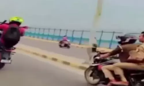 பைக்கில் ஆபத்தான சாகசம் செய்த வாலிபருக்கு ரூ.5 ஆயிரம் அபராதம்