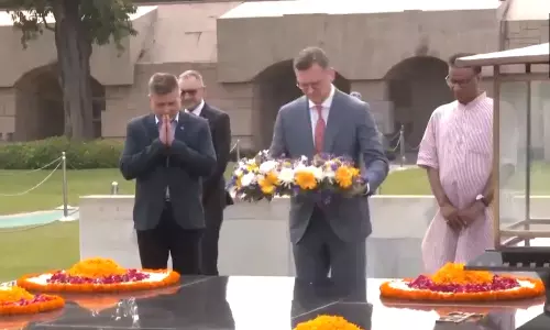 காந்தி நினைவிடத்தில் அஞ்சலி செலுத்திய உக்ரைன் வெளியுறவு மந்திரி