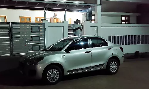 கம்பம் அருகே நிதி நிறுவன அதிபர் வீட்டில் வருமான வரி சோதனை