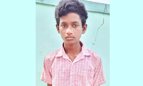 தந்தை இறந்த நிலையிலும் 10-ம் வகுப்பு பொதுத்தேர்வை எழுதிய மாணவன்