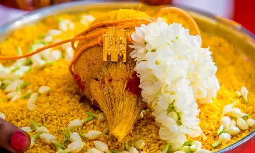 திருமணத்தில் அட்சதை தூவுவதற்கு இது தான் காரணமா....?