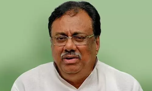 நிர்மலா சீதாராமனிடம் கையில் காசில்லை, பையில் தான் இருக்கிறது- ஈ.வி.கே.எஸ் இளங்கோவன்