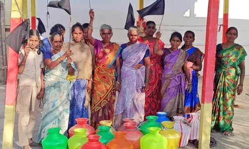 பாப்பிரெட்டிப்பட்டி பேரூராட்சியில் அடிப்படை வசதி செய்யாததை கண்டித்து பொதுமக்கள் போராட்டம்