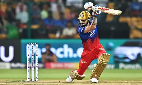 ஐ.பி.எல். போட்டியில் அதிக சிக்சர்கள்: எம்.எஸ்.டோனியை முந்திய விராட் கோலி