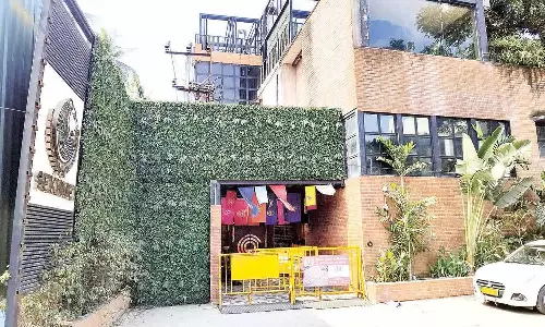 மதுபான விடுதி விபத்து - காவல் நிலையத்தில் சரணடைந்த உரிமையாளர்