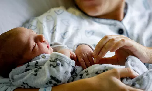 இத்தாலியில் தொடர்ந்து சரியும் பிறப்பு விகிதம்- வெளிநாட்டவர்களின் குடியேற்றம் உயர்வு