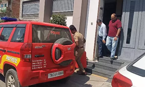 ஓசூரில் வருமான வரித்துறையினர் சோதனையில் 100 பவுன் நகை, ரூ.1.20 கோடி பணம் பறிமுதல்