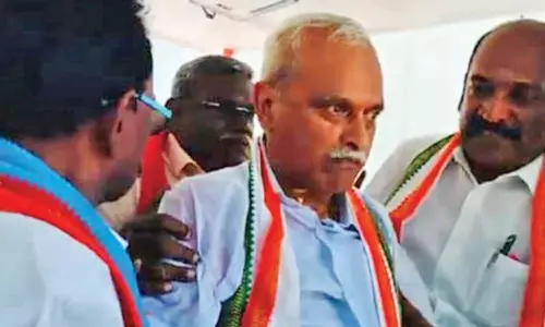 புதுச்சேரி காங்கிரஸ் வேட்பாளர் வைத்திலிங்கம் திடீரென மயங்கி சரிந்தார்