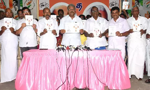 வாக்காளர்களுக்கு அழுத்தம் கொடுத்து தி.மு.க.வினர் ஓட்டு வாங்க நினைக்கிறார்கள்- ஜி.கே.வாசன் குற்றச்சாட்டு