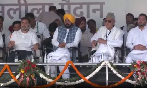 கெஜ்ரிவால் கைதை கண்டித்து டெல்லியில் போராட்டம்: சோனியா காந்தி உள்ளிட்ட தலைவர்கள் பங்கேற்பு