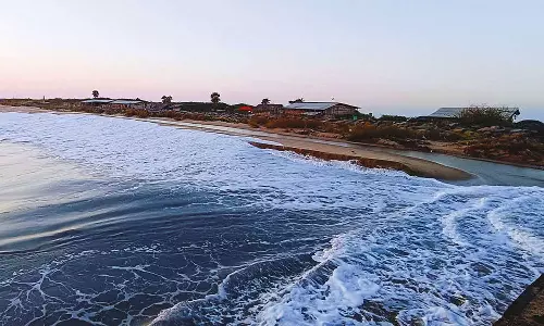 தனுஷ்கோடி கடலில் சீற்றம்: கடல்நீர் கரையை தாண்டி வந்ததால் பரபரப்பு