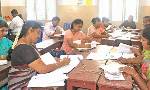 தமிழகம் முழுவதும் 83 மையங்களில் பிளஸ் 2 விடைத்தாள் திருத்தும் பணி இன்று தொடங்கியது