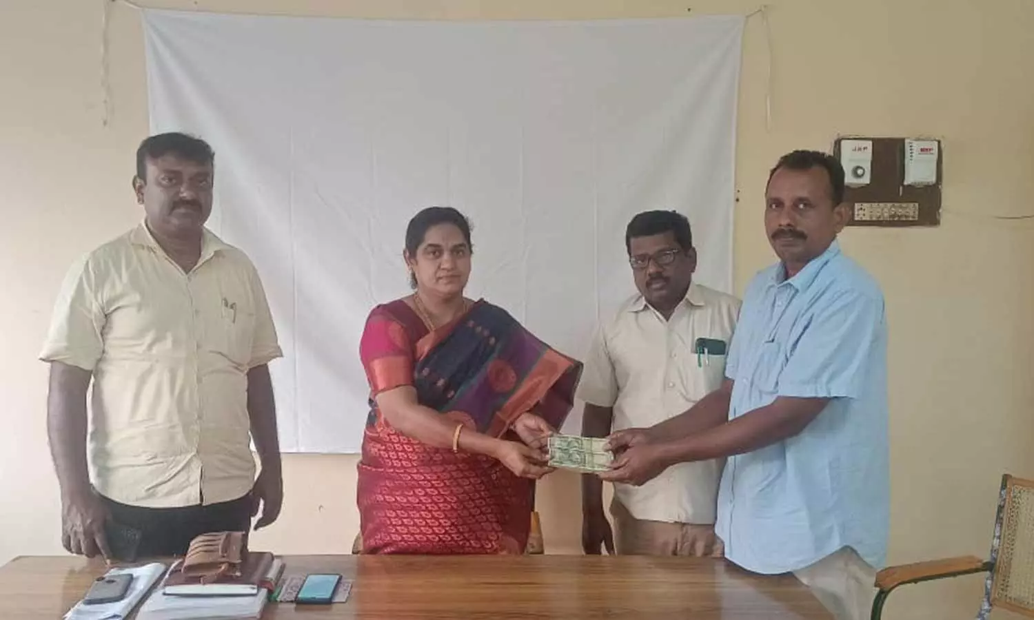 பாப்பிரெட்டிப்படியில் பறிமுதல் பணம் ரூ.96 ஆயிரம் திரும்ப ஒப்படைப்பு