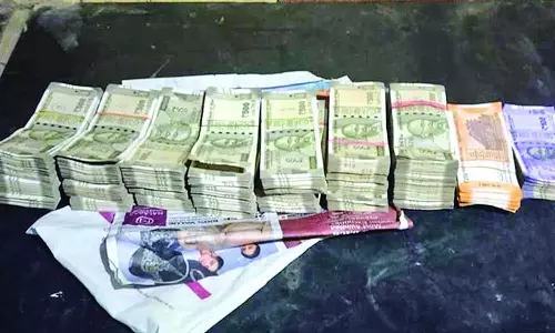 திருவாரூர் அருகே உரிய ஆவணம் இன்றி அரசு பஸ்சில் கொண்டு வரப்பட்ட ரூ.12.85 லட்சம் பறிமுதல்