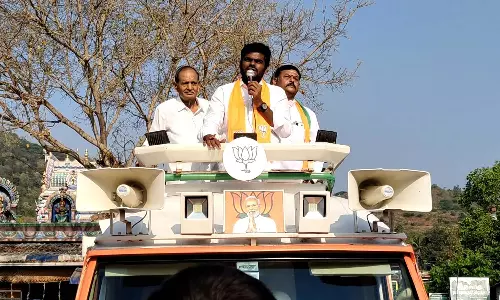 குழந்தையை கிள்ளிவிட்டு தொட்டிலையும் ஆட்டுவதுதான் தி.மு.க.வினரின் வாடிக்கை: அண்ணாமலை